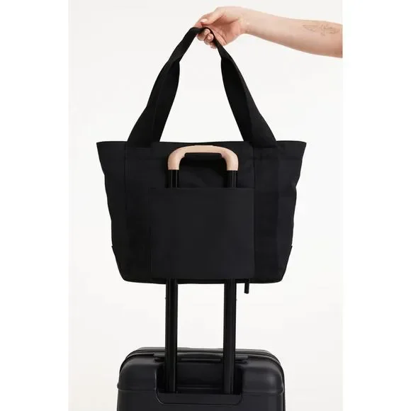 NWT BEIS Beisics Tote in Black